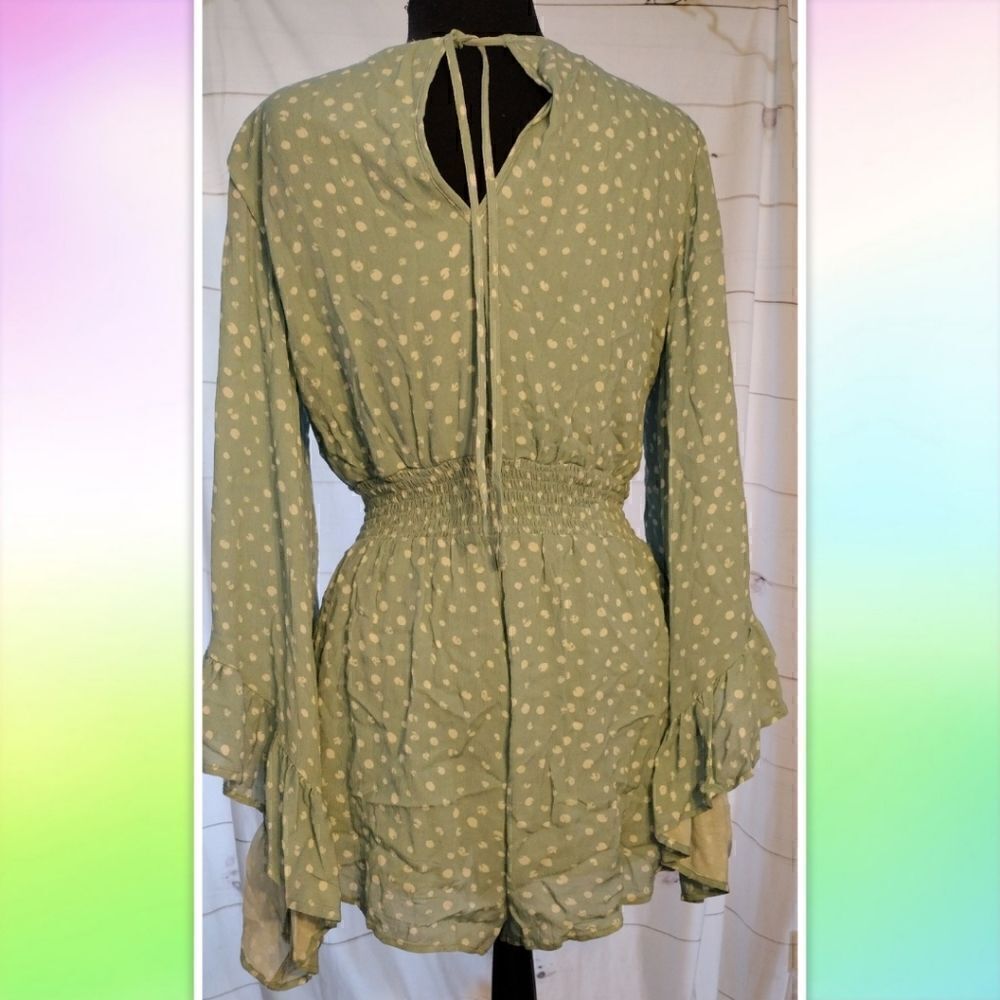 Pink Lily Sage Green & White Romper With Bell Sleeves & Elastic Waist Size Large - Picture 3 of 4